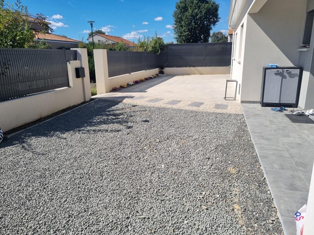 NUAILLE EXCLUSIVITÉ Magnifique maison contemporaine de plain-pied à Nuaillé 3