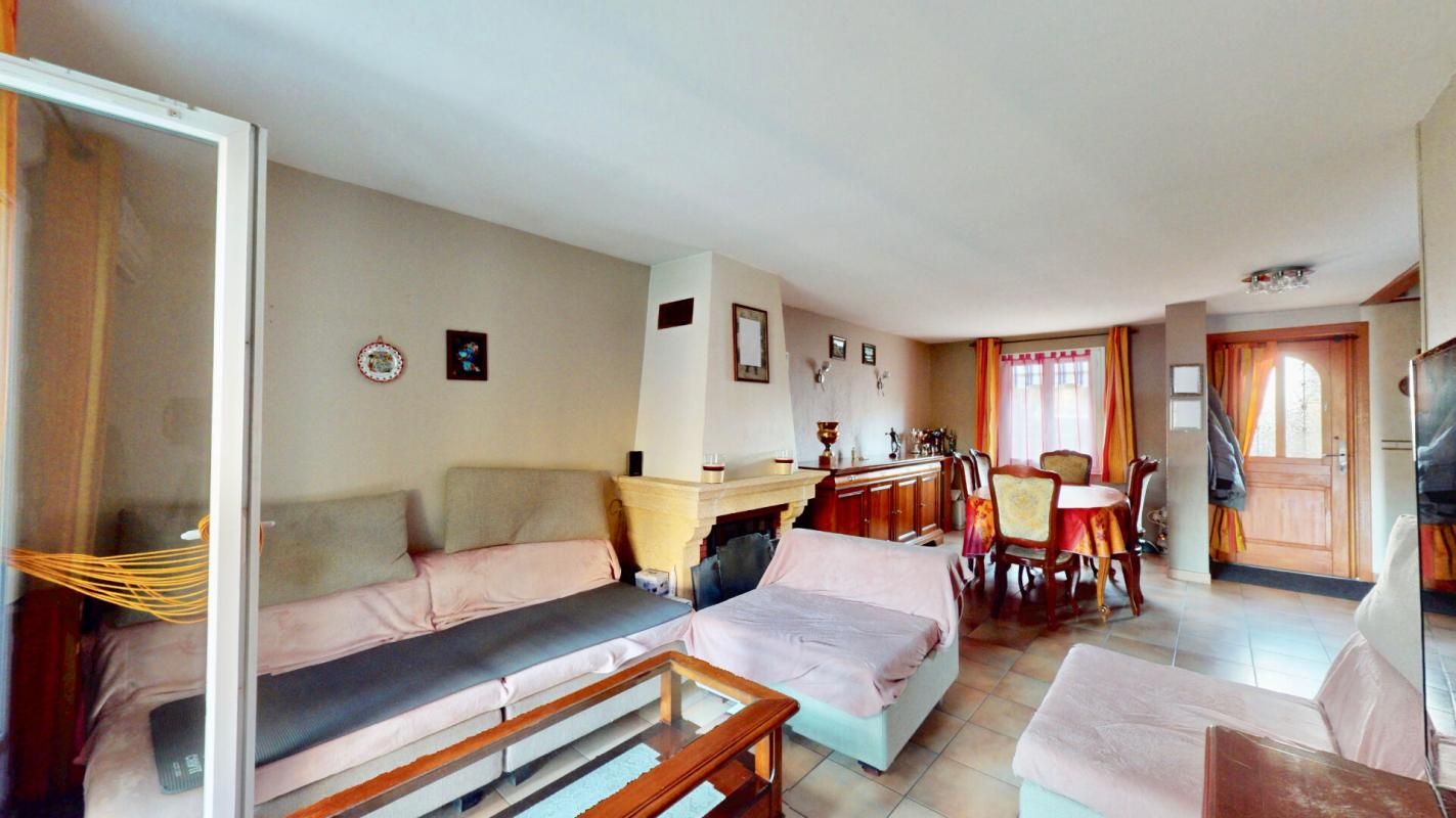 CHEVRU Maison familiale ou PMR  77 Chevru 7 pièce(s) 130 m2   230 000 3