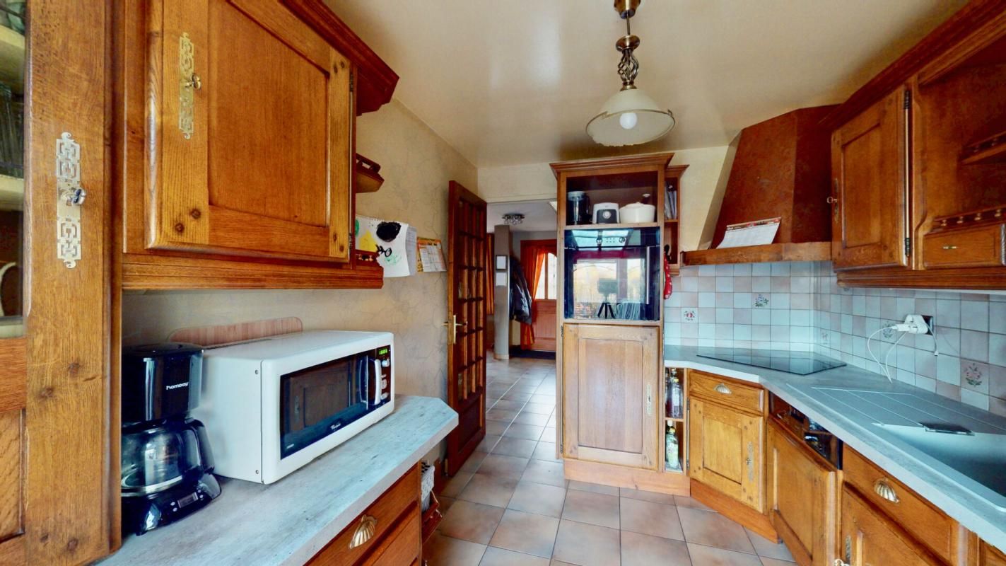 CHEVRU Maison familiale ou PMR  77 Chevru 7 pièce(s) 130 m2   230 000 4