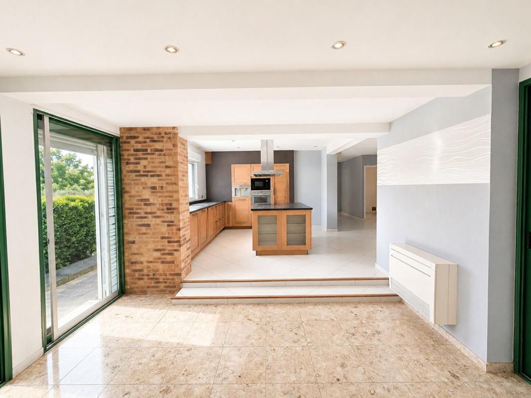 PLEYBEN Magnifique propriété de 218 m² sur parc arboré de 3 748 m² avec hangar de 256 m² 4