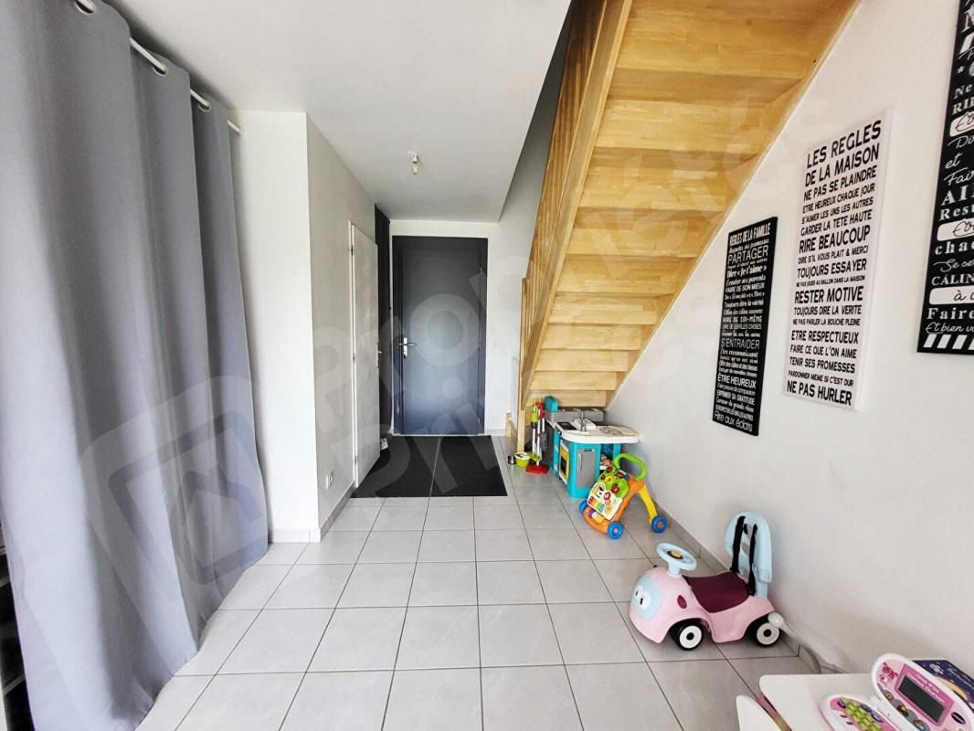 SERMAISES Maison Moderne 4 chambres, jardin 2