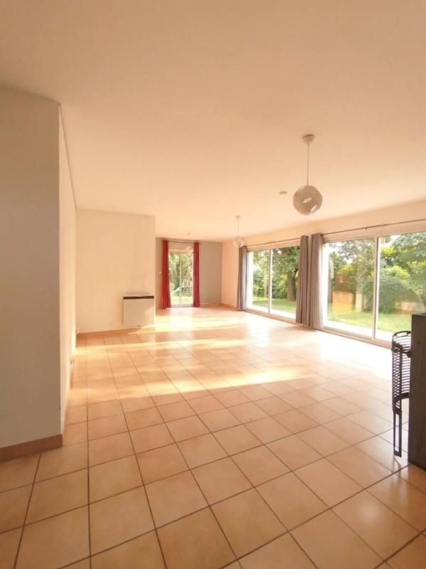 BEAUMONT-LA-RONCE Maison familiale lumineuse 193 m² avec fort potentiel - 4/5 chambres - Grand jardin 4