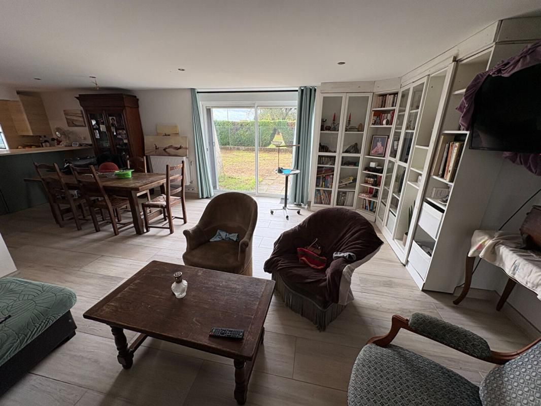 HURE Confort et modernité à Hure, secteur de La Réole / 4 chambres 138 m2, dépendance 2
