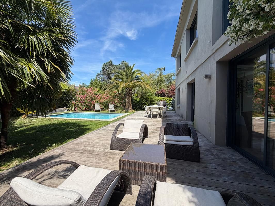 NANTES Nantes Ouest - Maison familiale 5 chambres, piscine chauffée et garage 2