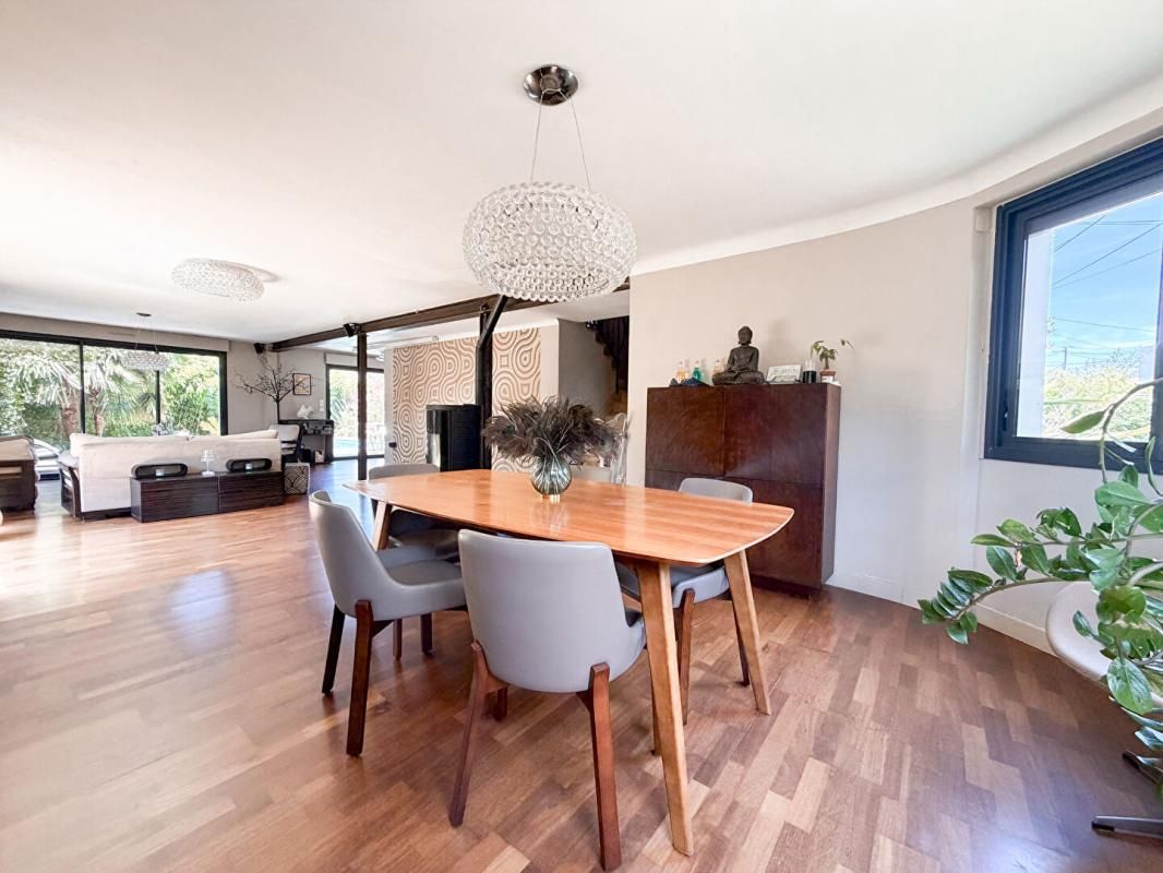 NANTES Nantes Ouest - Maison familiale 5 chambres, piscine chauffée et garage 3