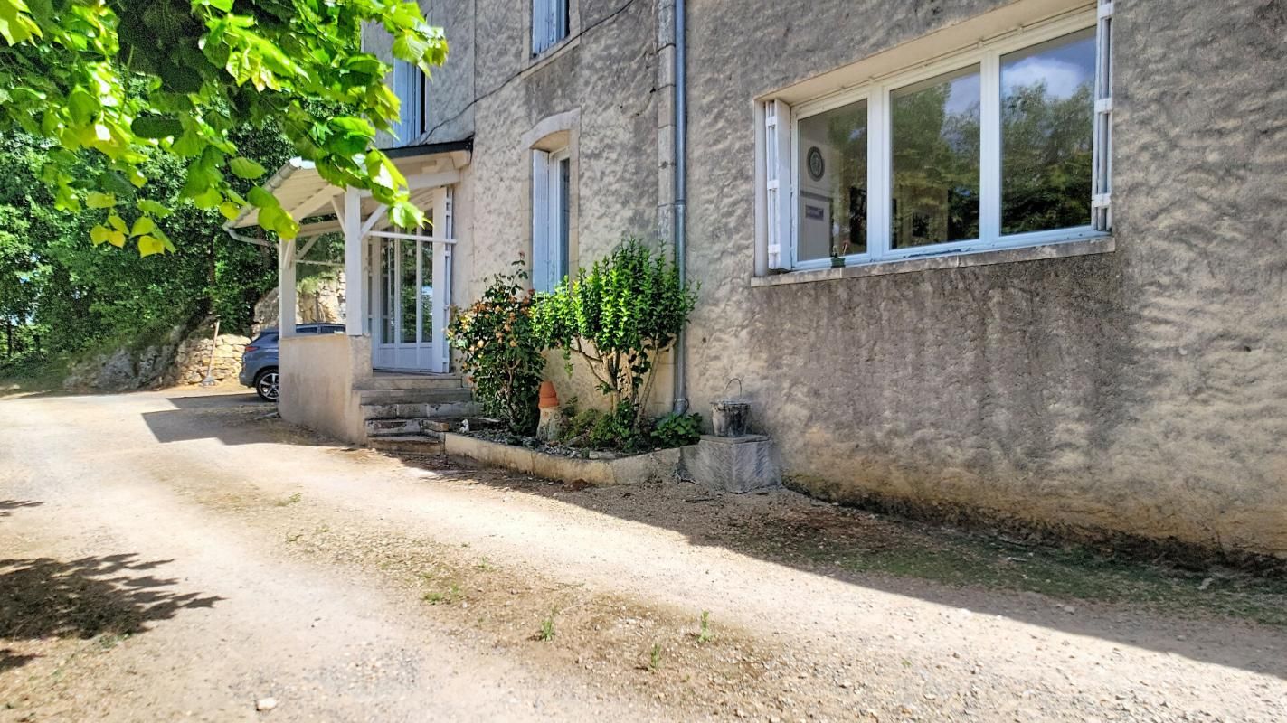 CHAUVIGNY CHAUVIGNY (86) Propriété composée de deux maisons sur environ 3,5 hectares 2