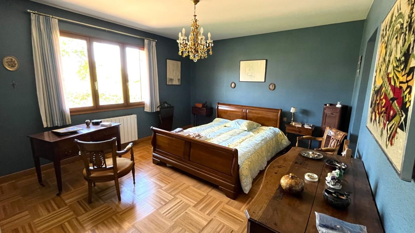 ARINTHOD Superbe villa de 189 m² , sur terrain clos et arboré de 2 036 m² 3