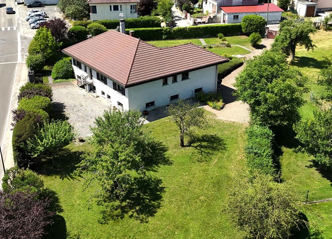 ARINTHOD Superbe villa de 189 m² , sur terrain clos et arboré de 2 036 m² 4