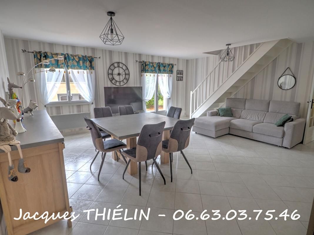 LONGUE-JUMELLES Maison familiale 5 chambres, prestations de qualité, état exceptionnel 3