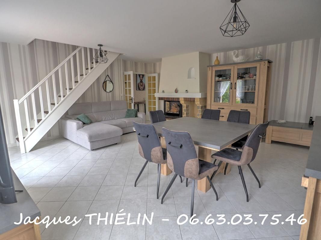 LONGUE-JUMELLES Maison familiale 5 chambres, prestations de qualité, état exceptionnel 4