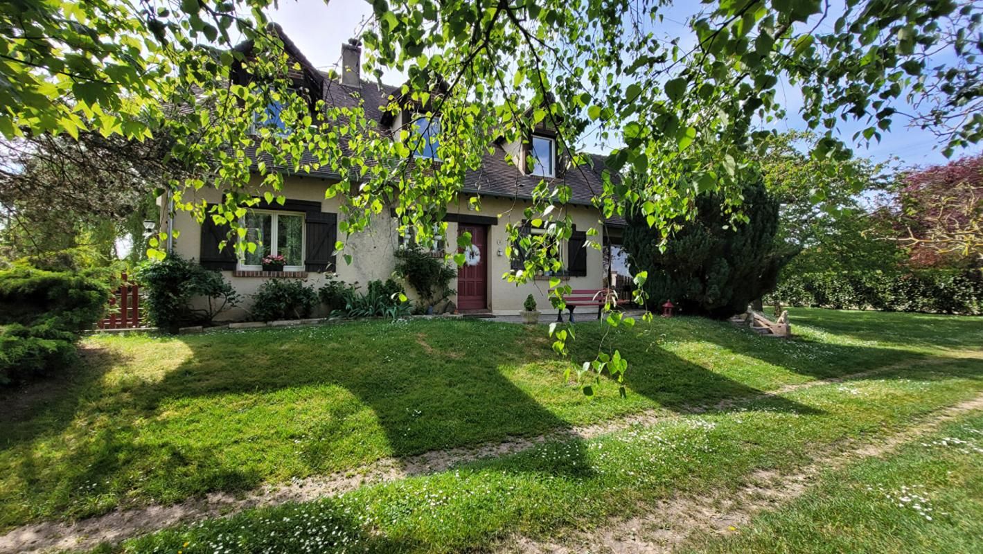 SAINT-GERMAIN-SUR-AVRE Maison St Germain Sur Avre 7 pièce(s) 145.90 m2 dépendances, terrain de 1565m². Prix HAI : 286 000 2