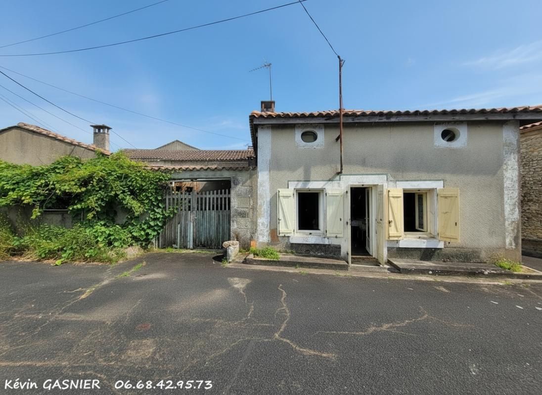 BALZAC BALZAC (16430) : Maison à rénover de 51m2 + dépendances 1