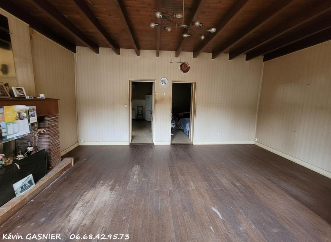 BALZAC BALZAC (16430) : Maison à rénover de 51m2 + dépendances 2