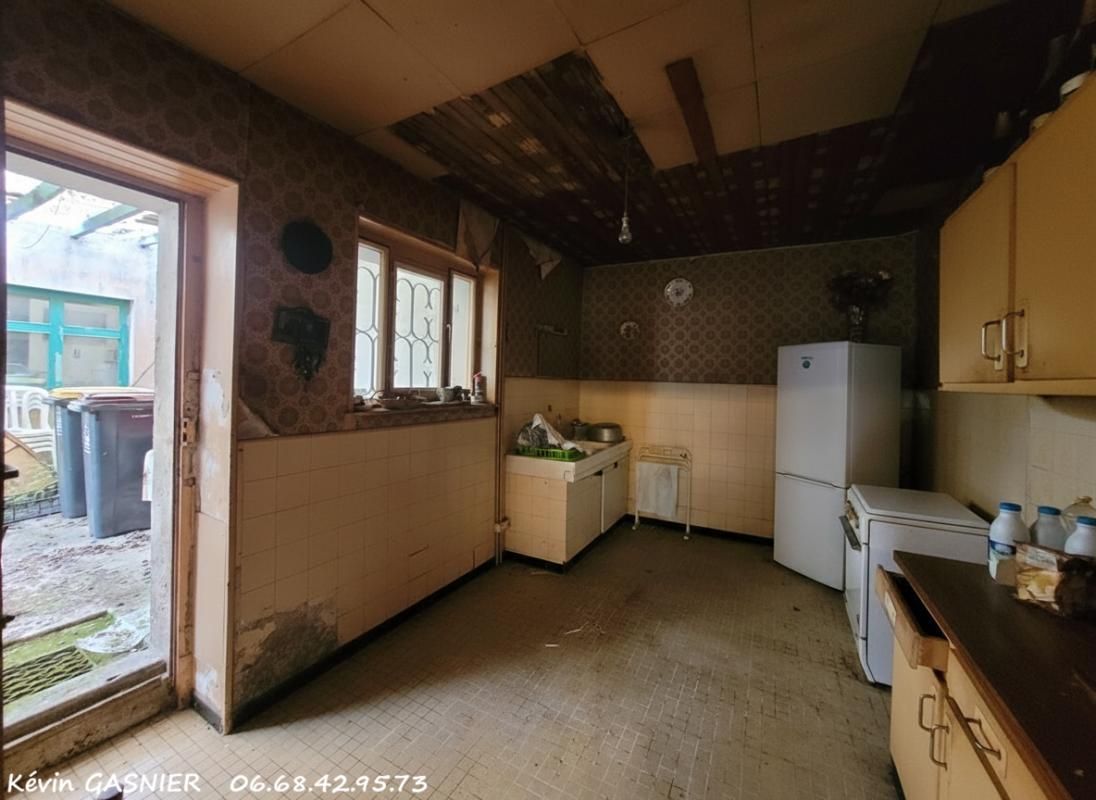 BALZAC BALZAC (16430) : Maison à rénover de 51m2 + dépendances 3