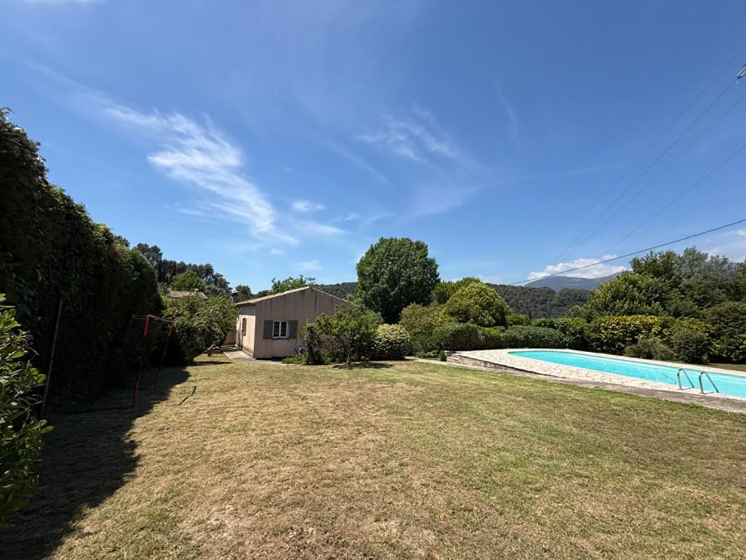 VENCE VILLA PROVENCALE RENOVÉE AVEC PISCINE, TERRASSES ET JARDIN 2