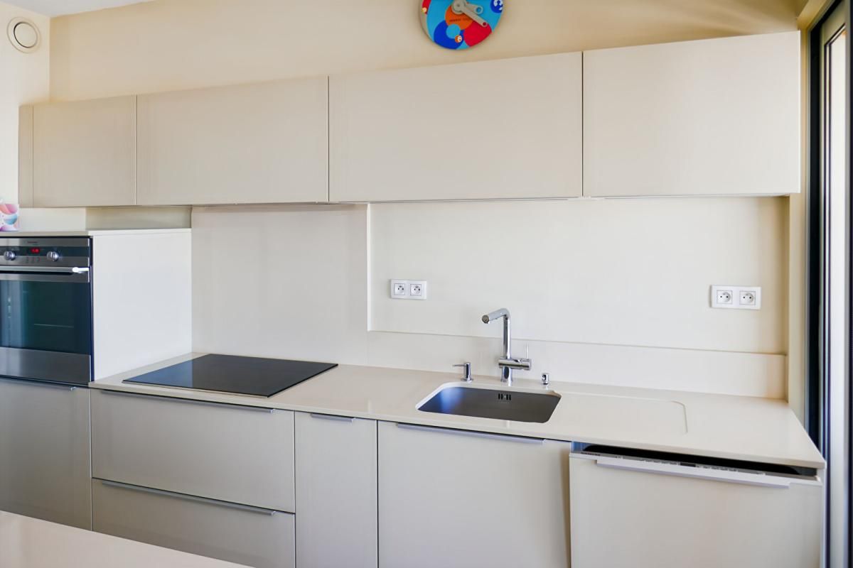BORDEAUX BORDEAUX MERIADECK  Appartement trois chambres dernier étage avec vue dégagée un balcon et cellier 3