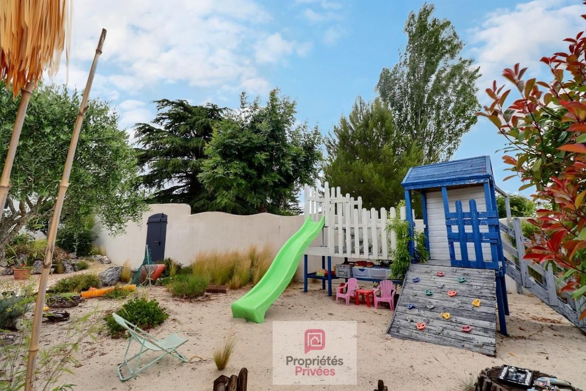 PONT-L'ABBE-D'ARNOULT Maison familiale 4 chambres - 152 m² - Maison d'hôtes de 20 m2 - Piscine - Jardin paysager - Panneaux photovoltaiques - Belle parcelle de terrain 4