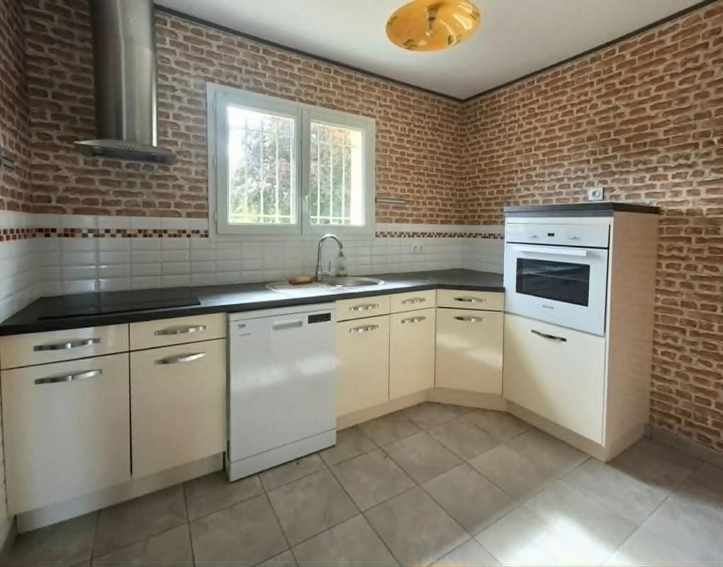 CARS Maison de plain-pied 80 m² - 3 chambres - Terrain 1 466 m² 2