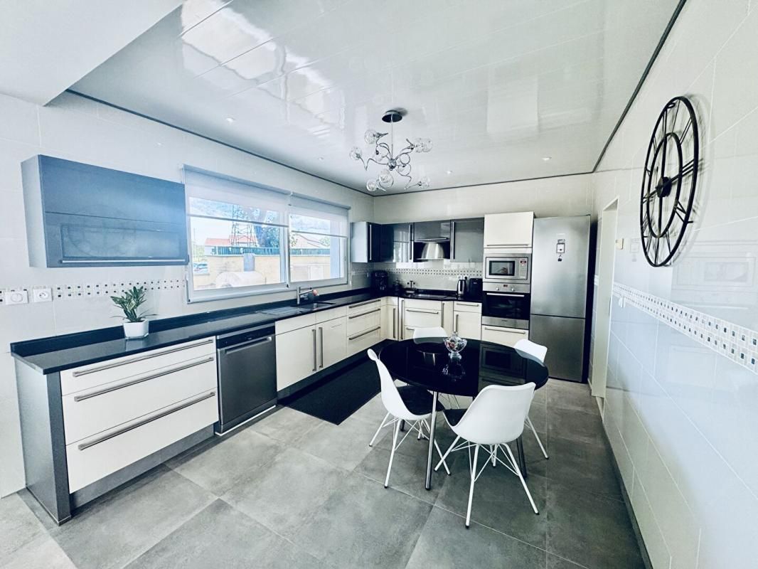 CHOLET Maison de charme 180 m² Prestations de qualité Cholet 3