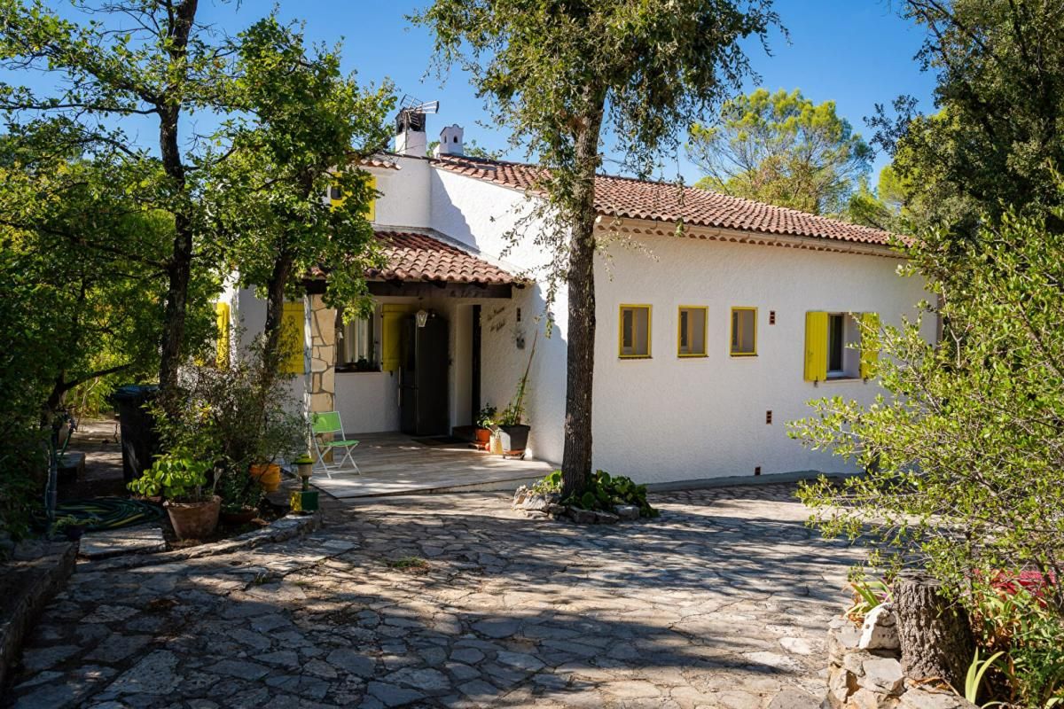 LORGUES maison d'habitation avec dépendances 2