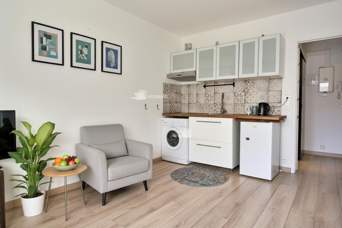 BANDOL Coquet studio expo SUD coeur Bandol - 165 000 1