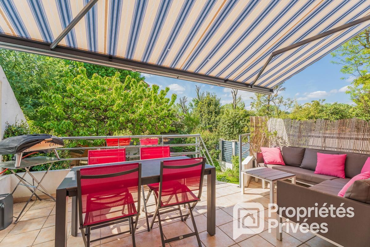 Maison contemporaine avec jardin et garage, quartier des Rochers