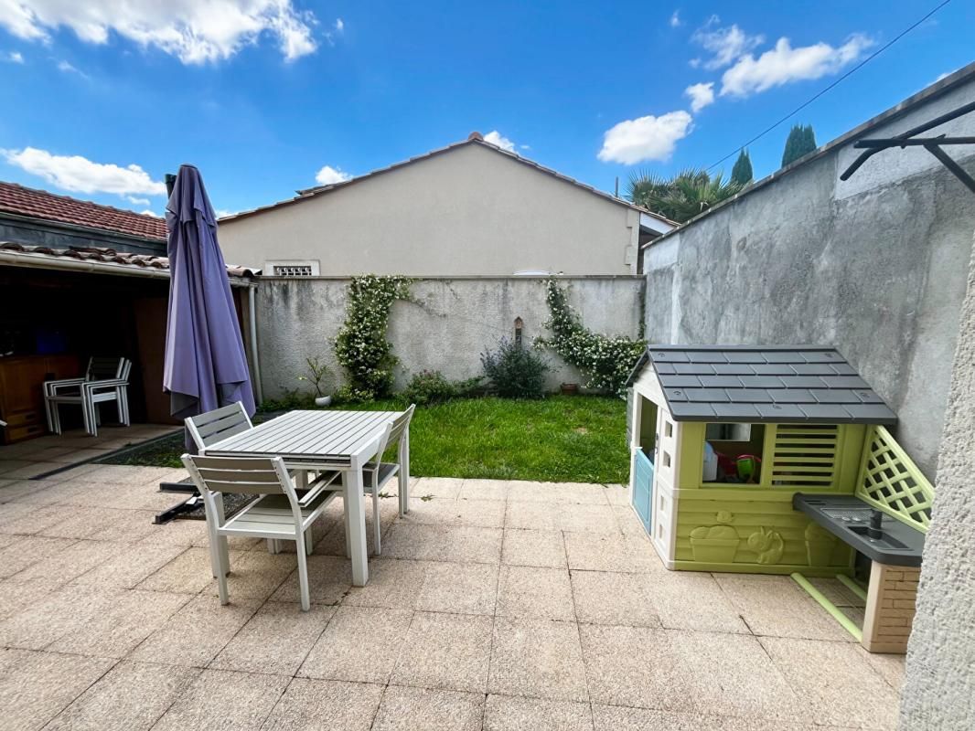 CENON Bas Cenon, proche commodités, familiale récente 3 chambres, jardin et garage 1