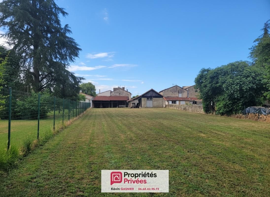 SOYAUX SOYAUX (16800) : Terrain constructible de 700m2 4