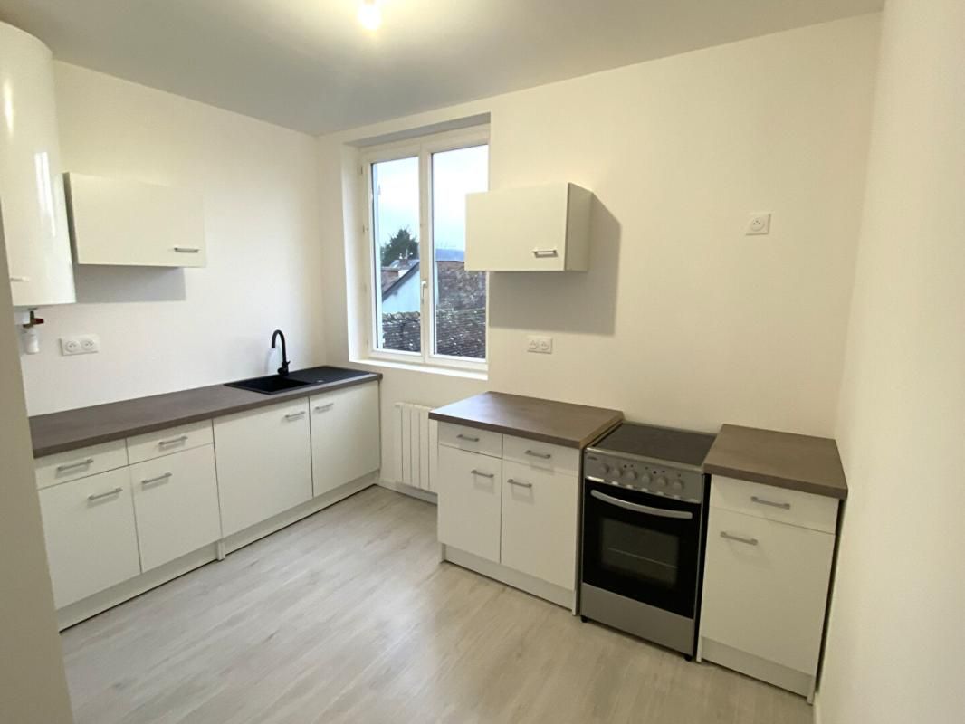 GOURNAY-EN-BRAY IMMEUBLE 3 APPARTEMENTS EN CENTRE VILLE DE GOURNAY EN BRAY 2