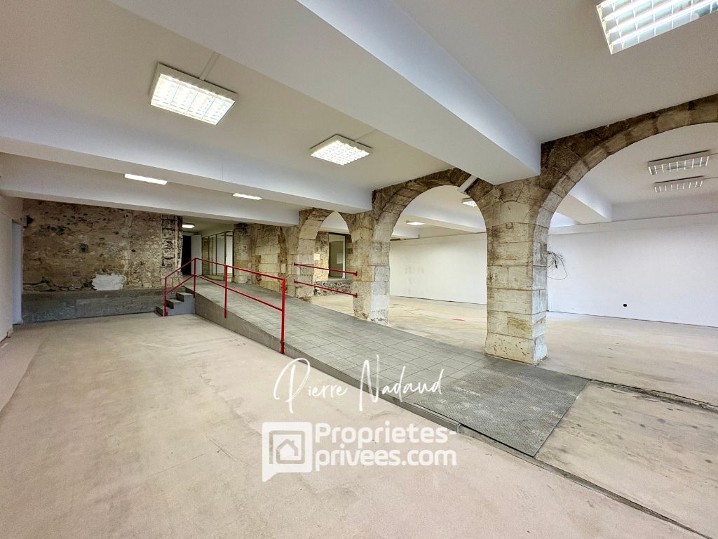 LIBOURNE Local commercial avec vue sur les quais de Libourne 3