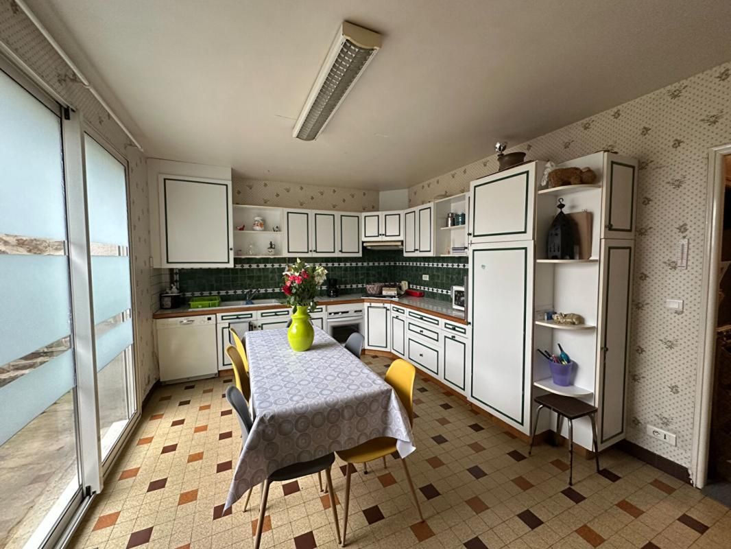 BRECEY Immeuble Brécey 12 pièce(s) 280 m2 2