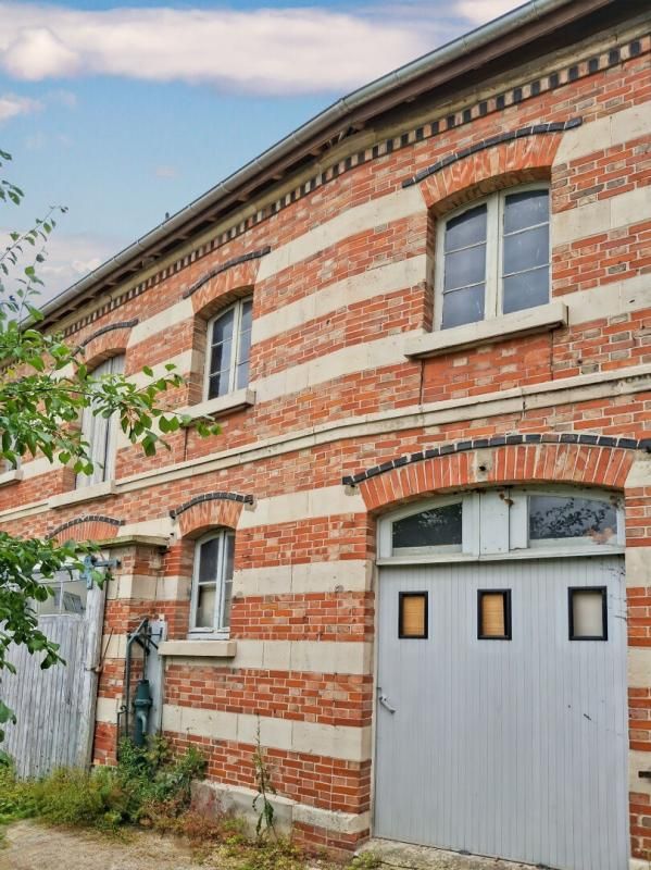 CHALONS-EN-CHAMPAGNE Bâtiment de caractère à aménager ? 130 m² ? Terrain 195 m² 2