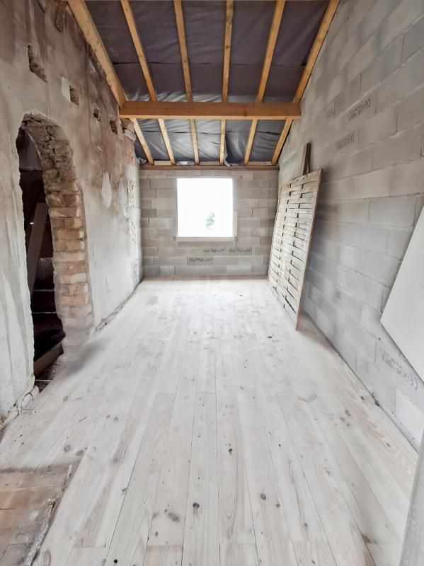 CHALONS-EN-CHAMPAGNE Bâtiment de caractère à aménager ? 130 m² ? Terrain 195 m² 4