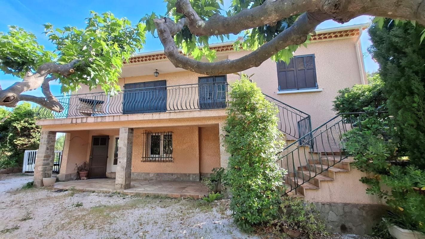 HYERES Maison à rénover - Hyères Olbius Riquier-126 m2 avec 11 800 m2 de terrain agricole 1