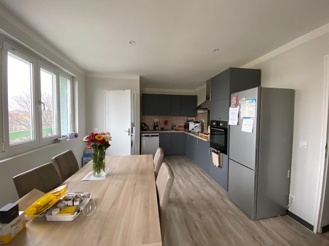 ISTRES Appartement T3 de standing dans une résidence de charme Art Déco 3