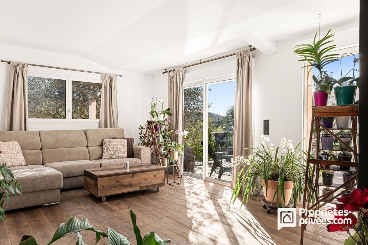 Superbe maison individuelle avec piscine et dépendances - à pied du village de Peymeinade