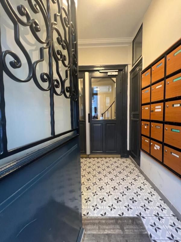 PARIS-18E-ARRONDISSEMENT MONTMARTRE  - ABBESSES - STUDETTE AU CALME SUR COUR - ADRESSE RARE 2