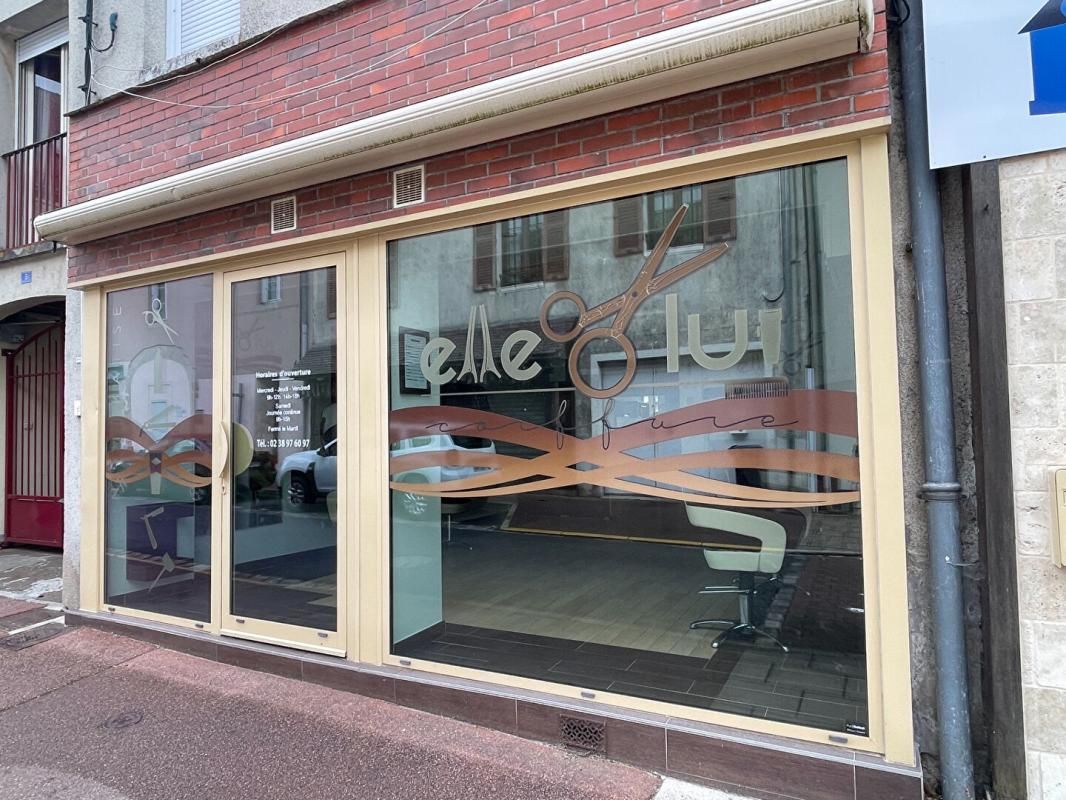 NOGENT SUR VERNISSON - LOCATION LOCAL COMMERCIAL 45 m², COIFFURE, ESTHETIQUE