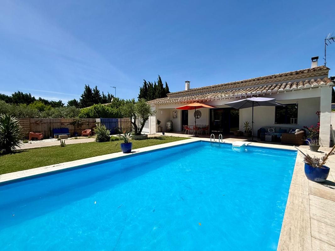 MOURIES À Vendre maison rénovée avec piscine et dépendance à Mouriès 2