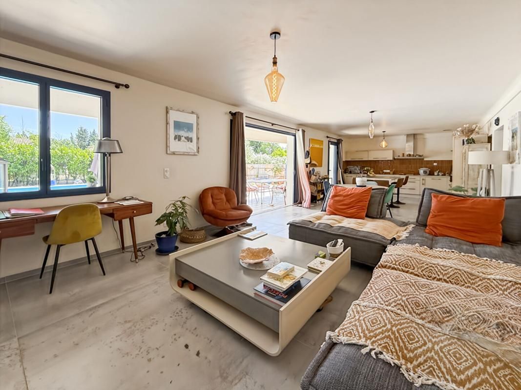 MOURIES À Vendre maison rénovée avec piscine et dépendance à Mouriès 4