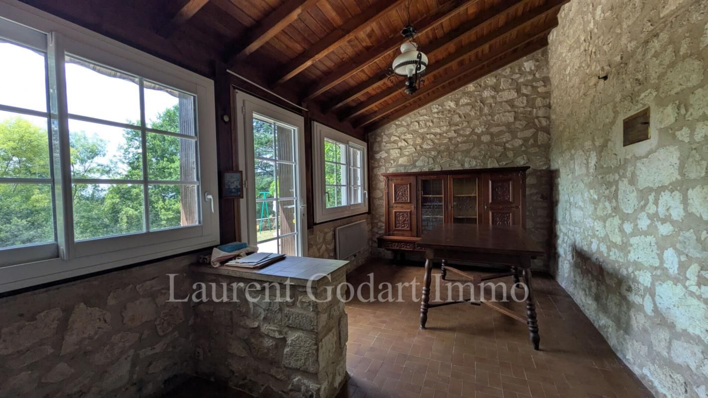 CASTILLONNES Maison en pierres avec dépendances 4