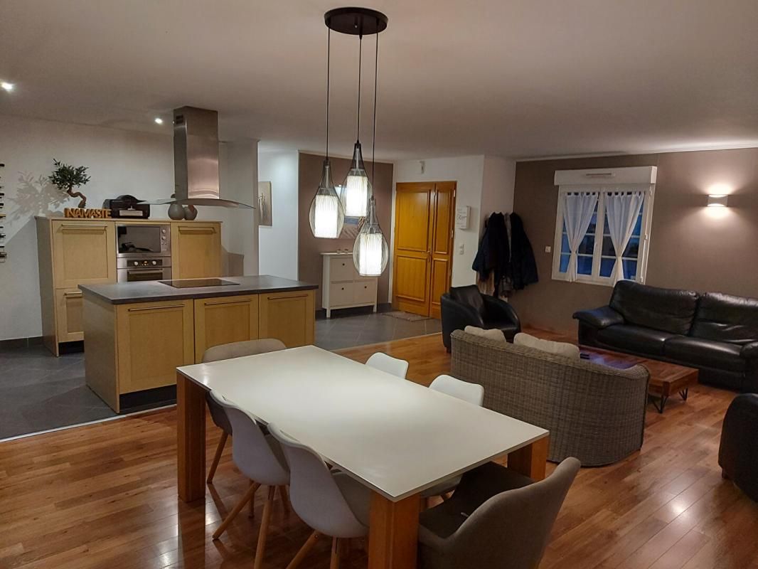 SAINT-QUENTIN Maison avec Piscine, 3 chambres dans un village proche de Saint-Quentin 2