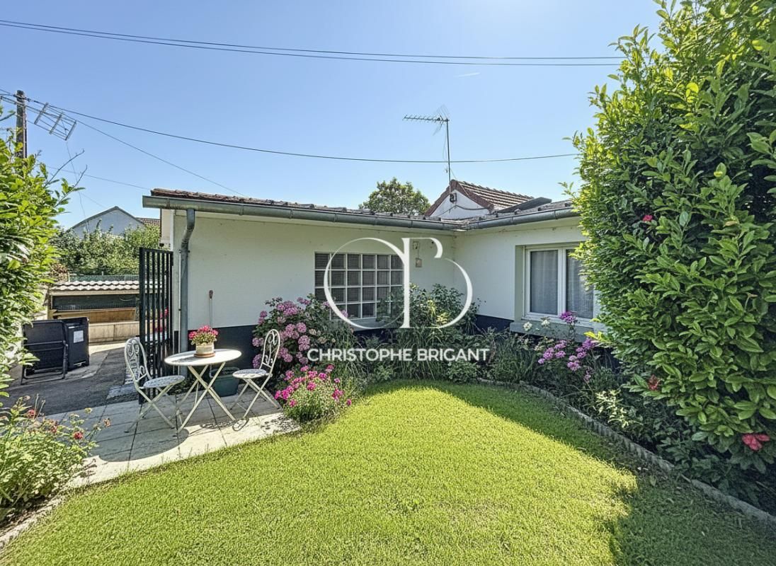 Maison Villejuif 2 pièce(s) 28 m2 avec Jardin