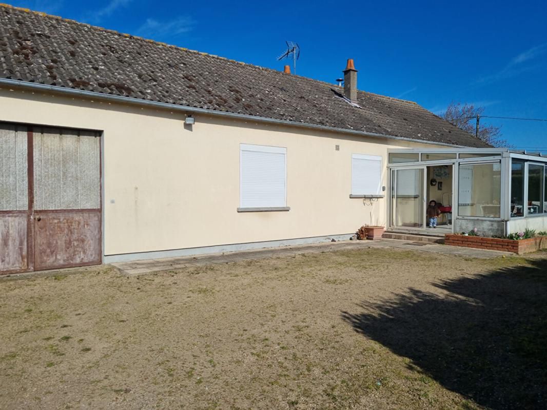 SAINT-BENOIT-SUR-LOIRE MAISON SALON SEJOUR CHEMINEE INSERT, 3 CHAMBRES et VERANDA 4