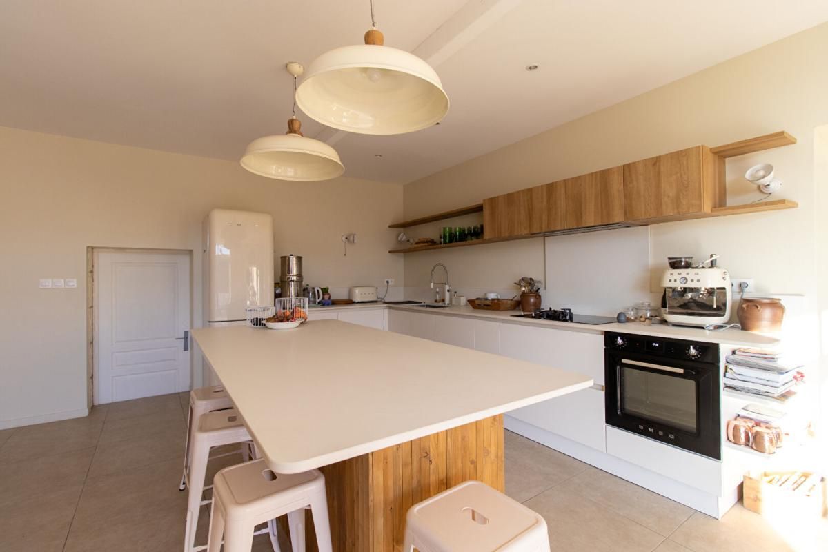 NEUVIC Charmante propriété en pierre, 254 m² à l'ouest de PERIGUEUX 24000 3