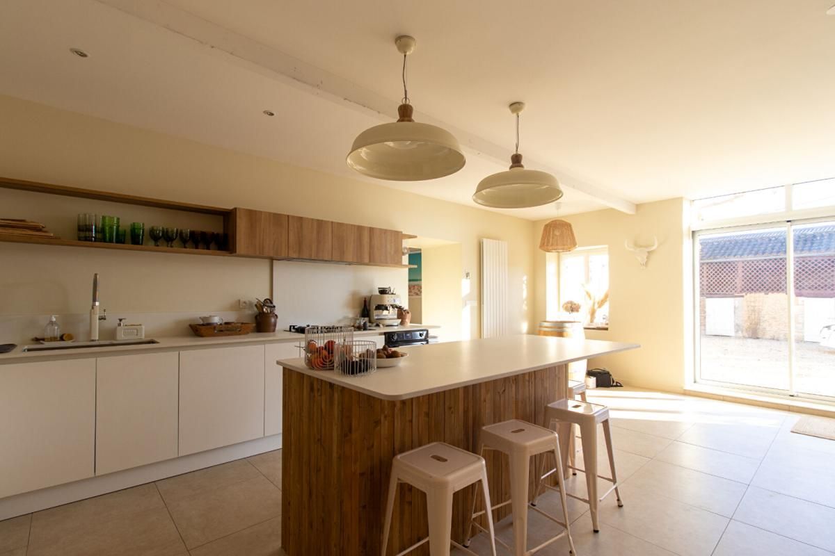 NEUVIC Charmante propriété en pierre, 254 m² à l'ouest de PERIGUEUX 24000 4