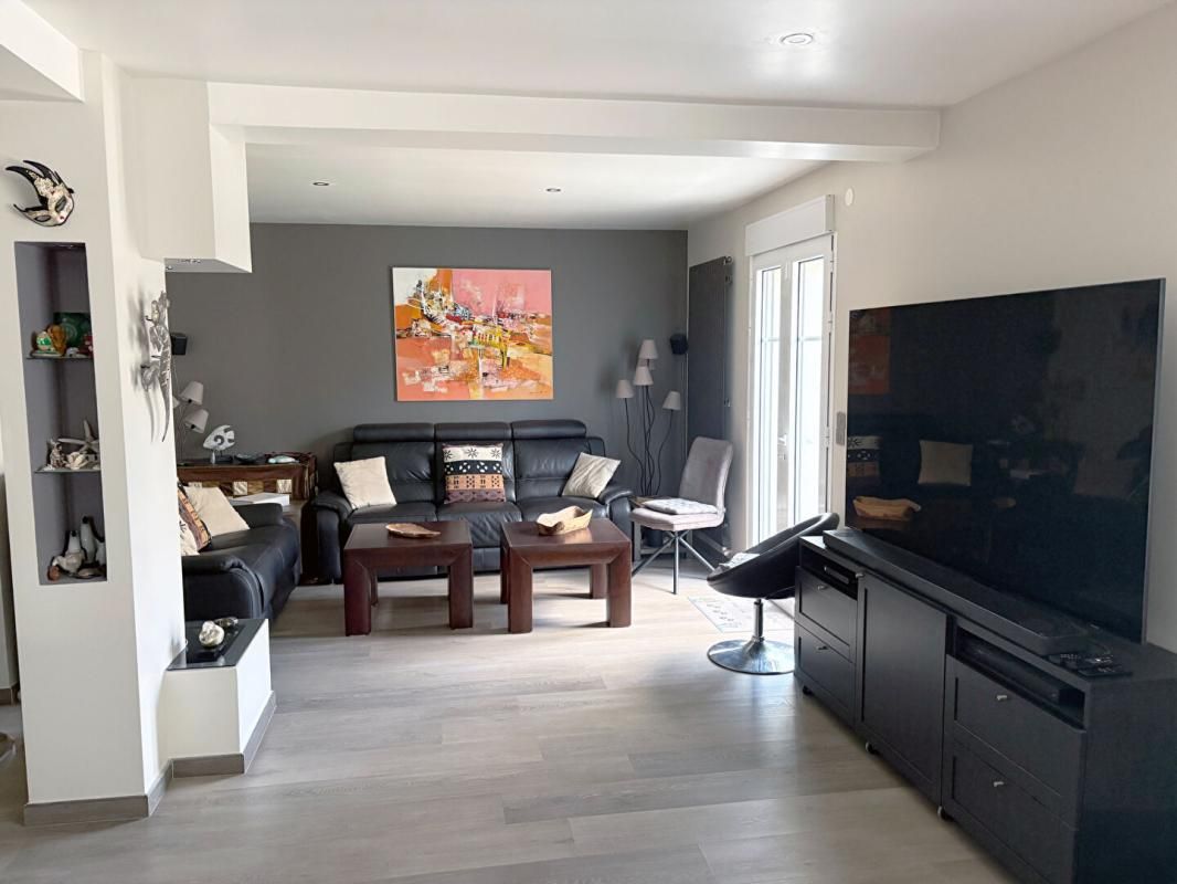 LE PLESSIS-ROBINSON LE PLESSIS ROBINSON - MAISON 5 CHAMBRES, JARDIN, SOUS-SOL TOTAL POMPE A CHALEUR - DPE A 4
