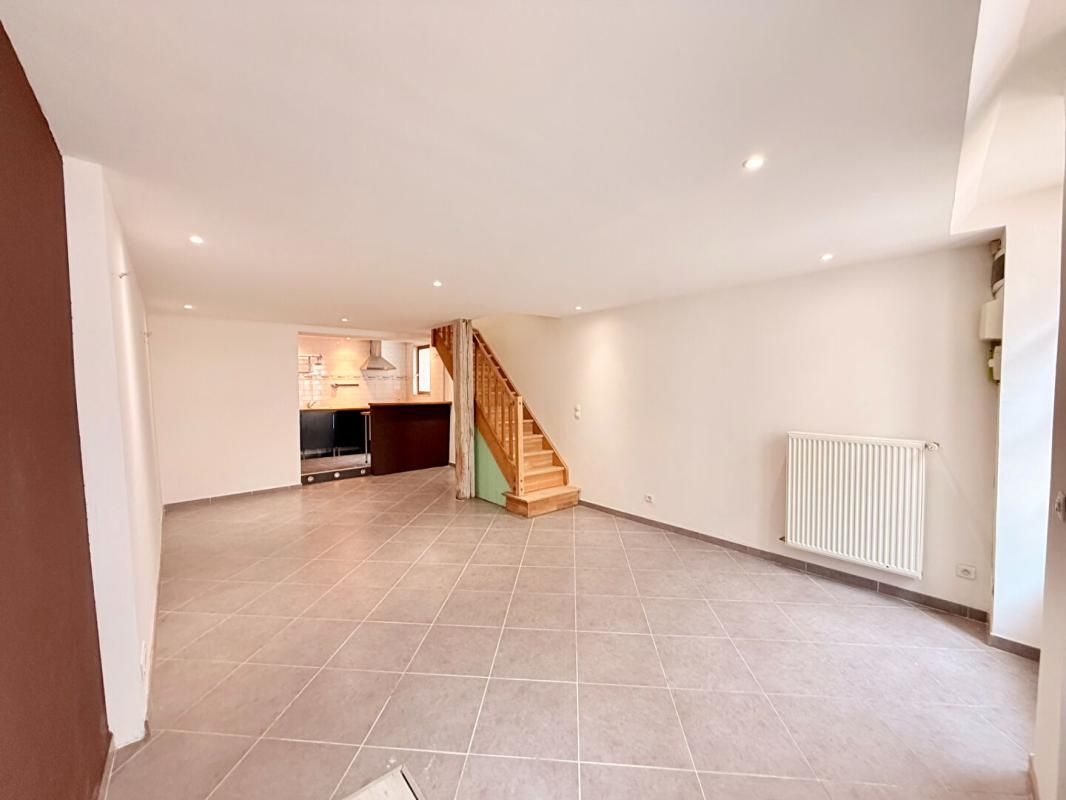JOIGNY Maison de ville a Joigny 4 pièce(s) 82 m2 1