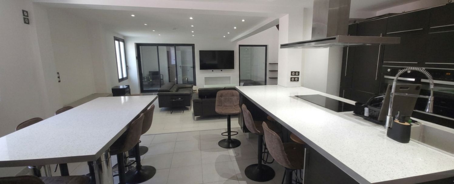SAINT-ANDRE-DE-ROQUELONGUE INCROYABLE MAISON DE 200 m² AVEC PISCINE INTERIEURE 4
