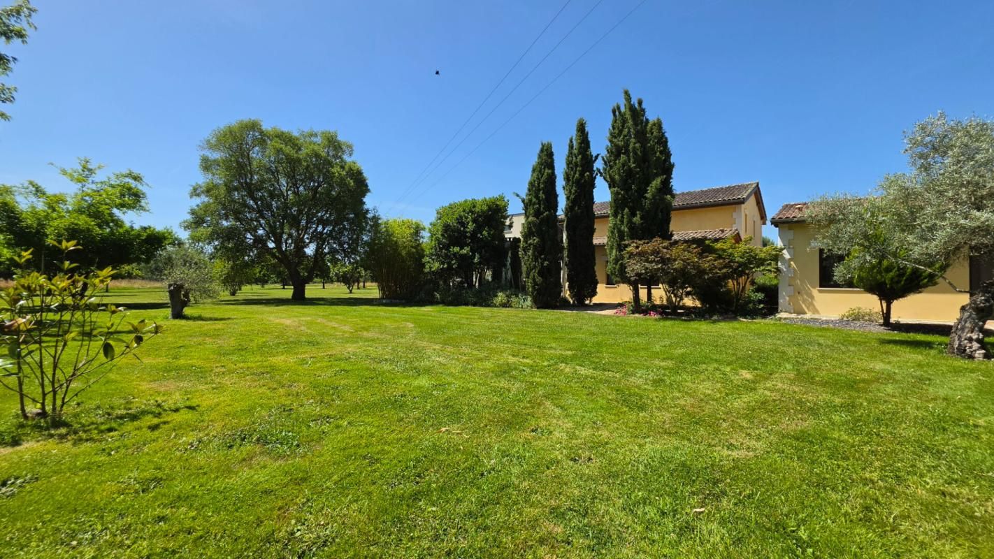 SAINT-MARTIAL-D'ARTENSET Propriété d'exception avec extension contemporaine, parc arboré, piscine et potentiel domaine privé entre Bordeaux et Périgueux 2
